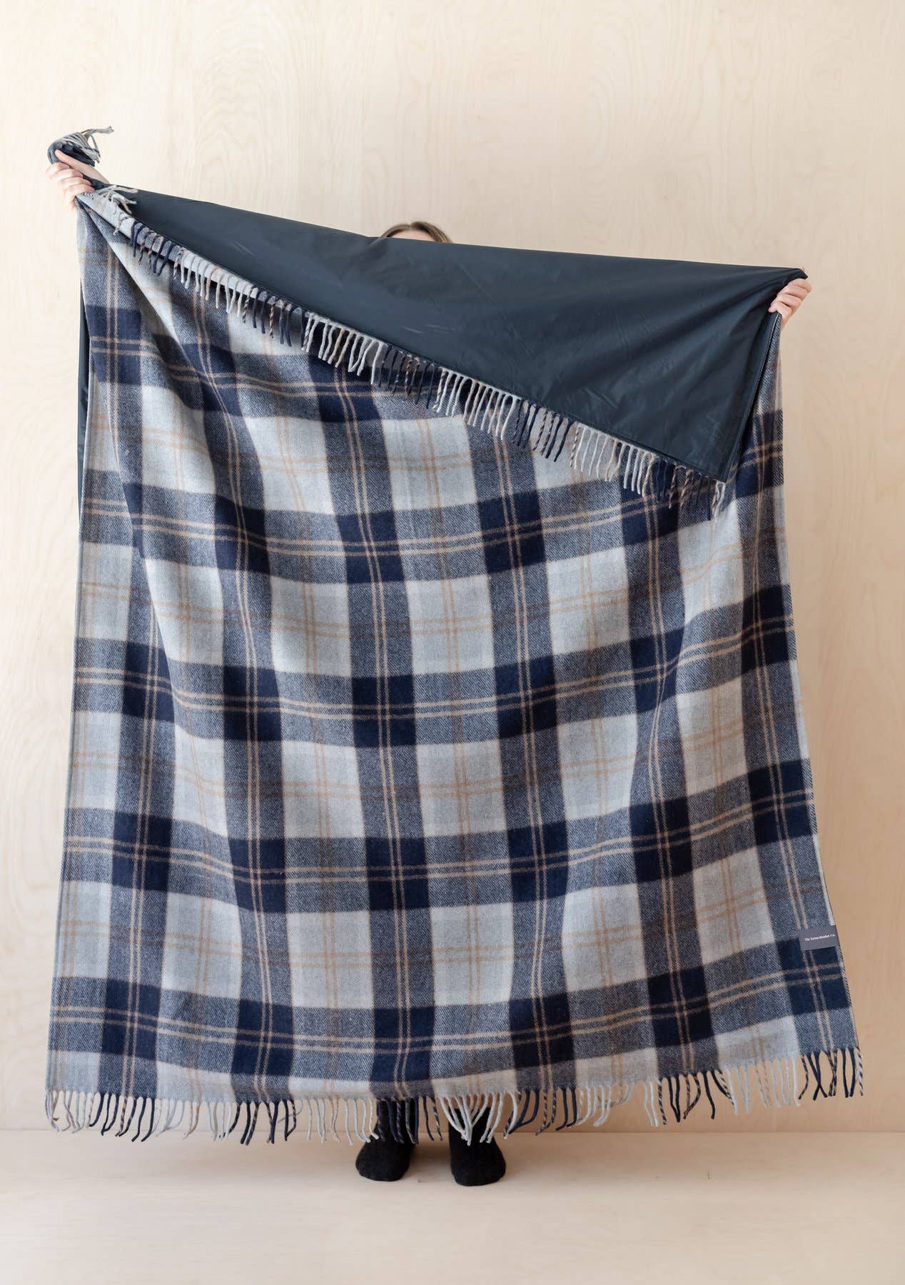 Recycled Wool Picnic Blanket in Bannockbane Silver